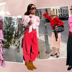 Mujeres con estilos vibrantes. Una luce un vestido largo con volantes color rosa, otra un conjunto rosa y rojo, y la tercera una camiseta rosa con texto.