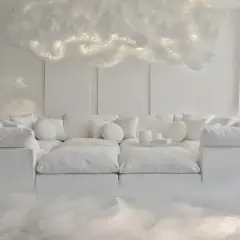 Sofá blanco etéreo con cojines mullidos, suspendido entre nubes luminosas. Un sueño de **pantone 2026** hecho realidad.