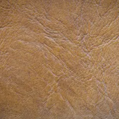 Textura de piel de serraje marrón con arrugas y pliegues. Este material es resistente y la piel de serraje se puede mojar sin problemas.