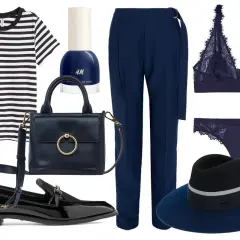 Conjunto elegante en azul marino y negro: camiseta a rayas, pantalón de vestir, lencería de encaje, bolso, zapatos y sombrero.