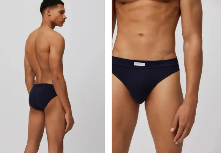 Hombre en perfil mostrando un slip azul marino. Primer plano del mismo slip, con etiqueta.