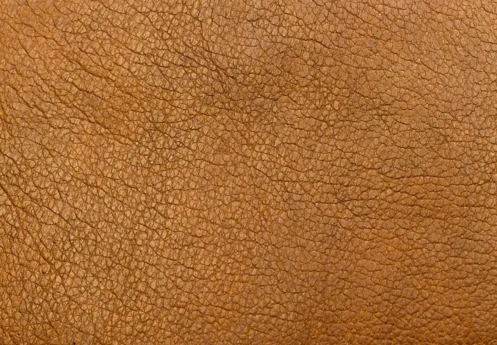 Textura de cuero marrón con finas arrugas, ideal para un grupo de trabajo de cuero.