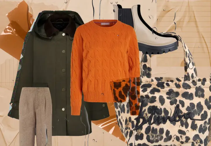 Conjunto de outfit lluvia mujer: parka verde, jersey naranja, pantalones beige, botas y bolso estampado leopardo.