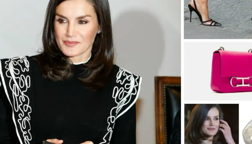 Letizia Ortiz, elegante en negro con detalles blancos, junto a un bolso fucsia y zapatos de tacón.
