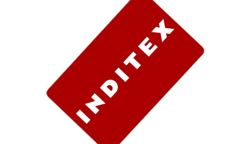 Tarjeta regalo Inditex en rojo con letras blancas.