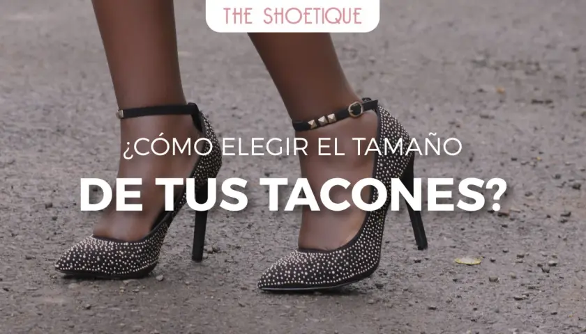 Tacones negros con tachuelas doradas. ¿Cómo elegir el tamaño de tus tacones? Descubre la altura de tacón recomendada para ti.