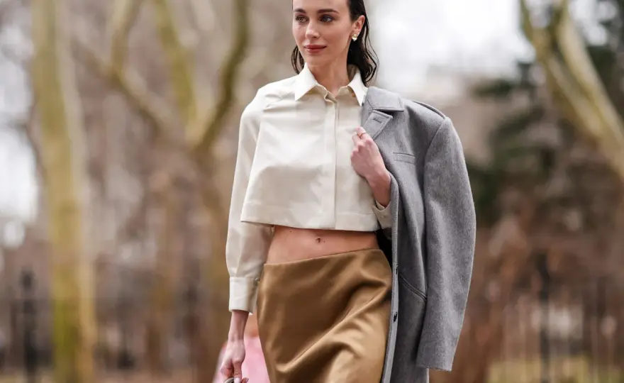 Falda satinada - Cómo combinarla para looks impecables