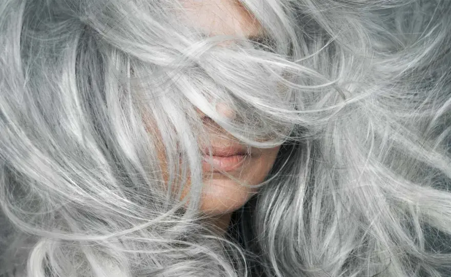 Cubrir canas sin tinte - Soluciones reales y naturales