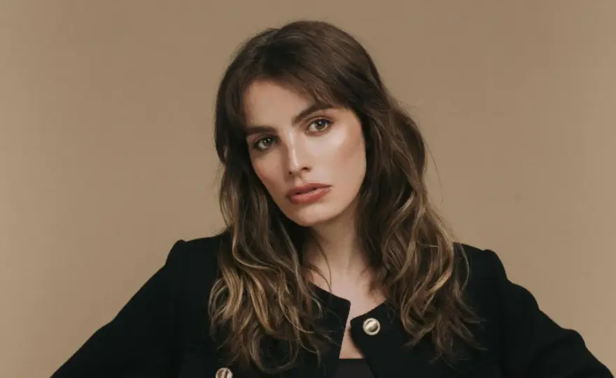 Lux Pascal: Actriz, estilo y por qué la moda la elige