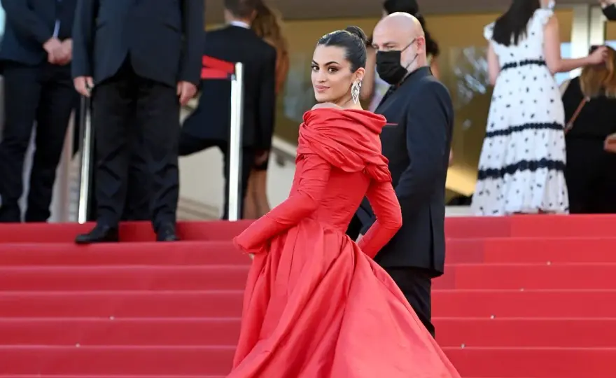 Cómo Combinar un Vestido Rojo - Guía Completa