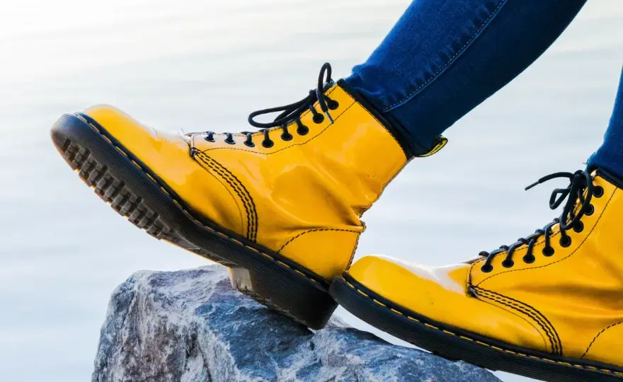 ¿Las botas de piel ceden? La verdad sobre su ajuste y cómo lograrlo