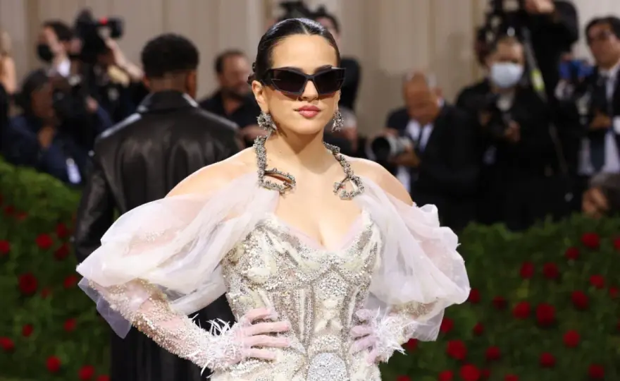 Rosalía en la Met Gala - Lecciones de estilo y evolución