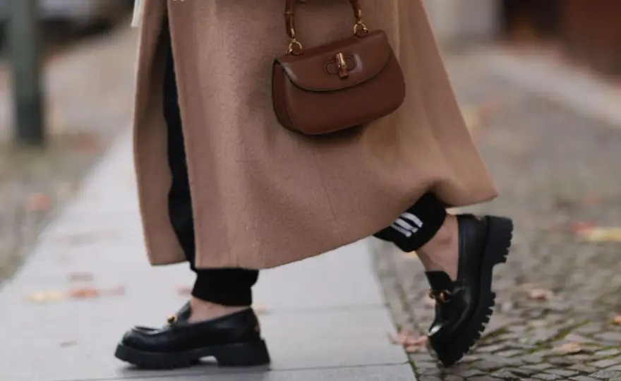 ¿Marrón y negro combinan? - Guía para llevar este dúo con estilo