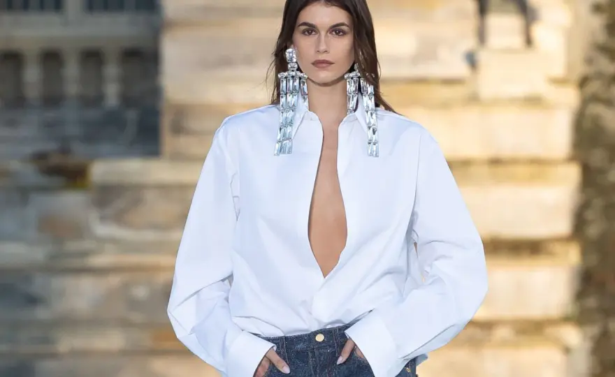 Camisa blanca y vaqueros - 5 looks que SÍ funcionan