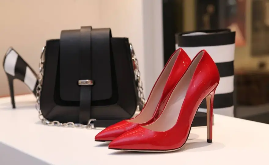 ¿Cómo combinar bolso y zapatos? - Guía de estilo y errores comunes