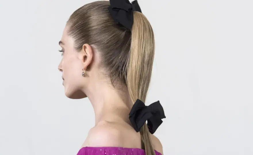 Coleta para invitada de boda - Elegancia sin esfuerzo