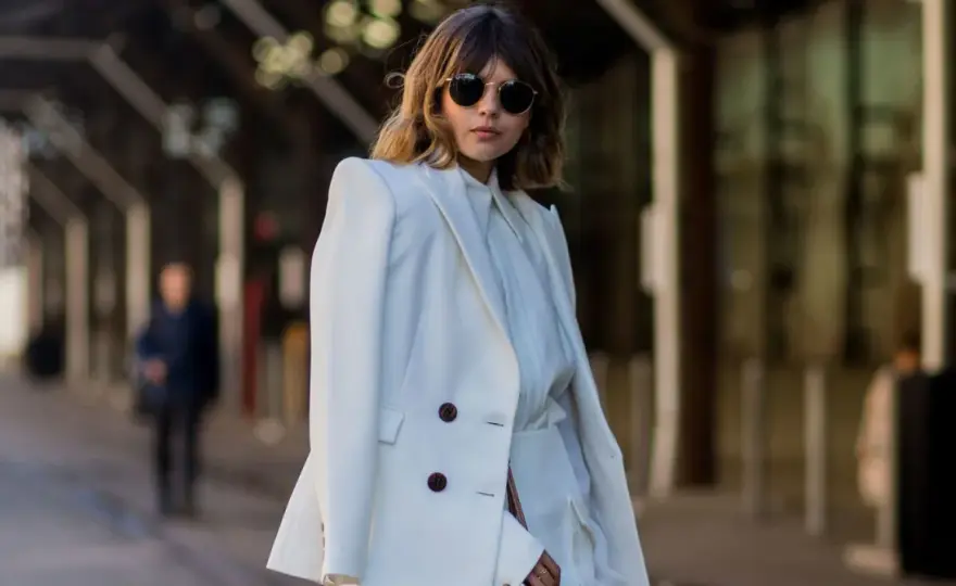 Estilo minimalista en moda - guía para vestir con intención
