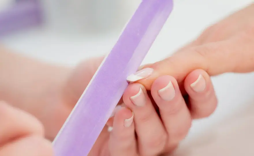 Uñas cuadradas perfectas - Guía para limar y lucir