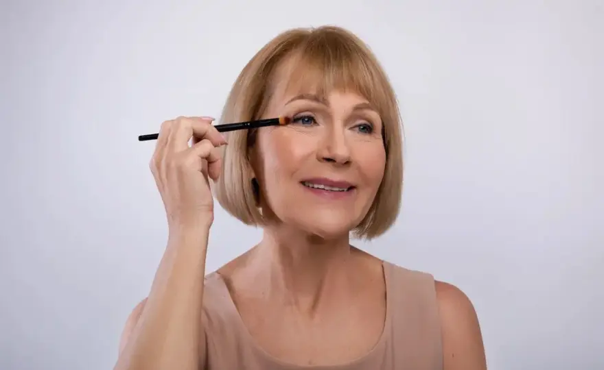 Cómo maquillar los ojos a los 50 - Guía para una mirada más fresca