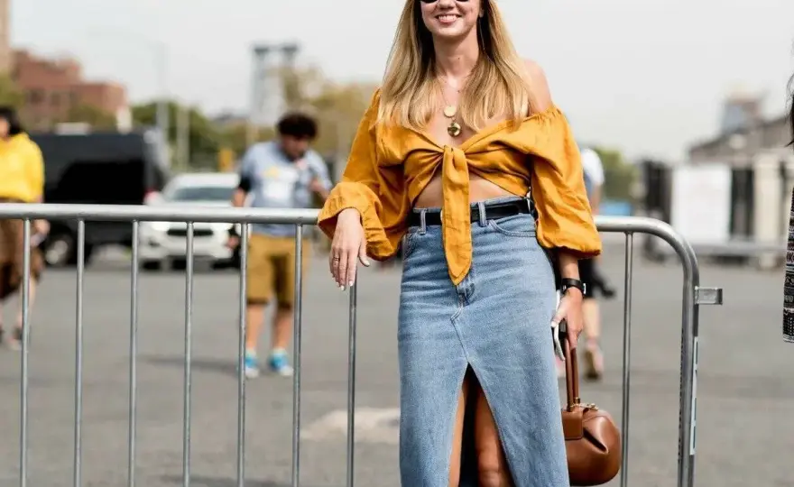 Falda vaquera larga: 4 looks clave para llevarla con estilo
