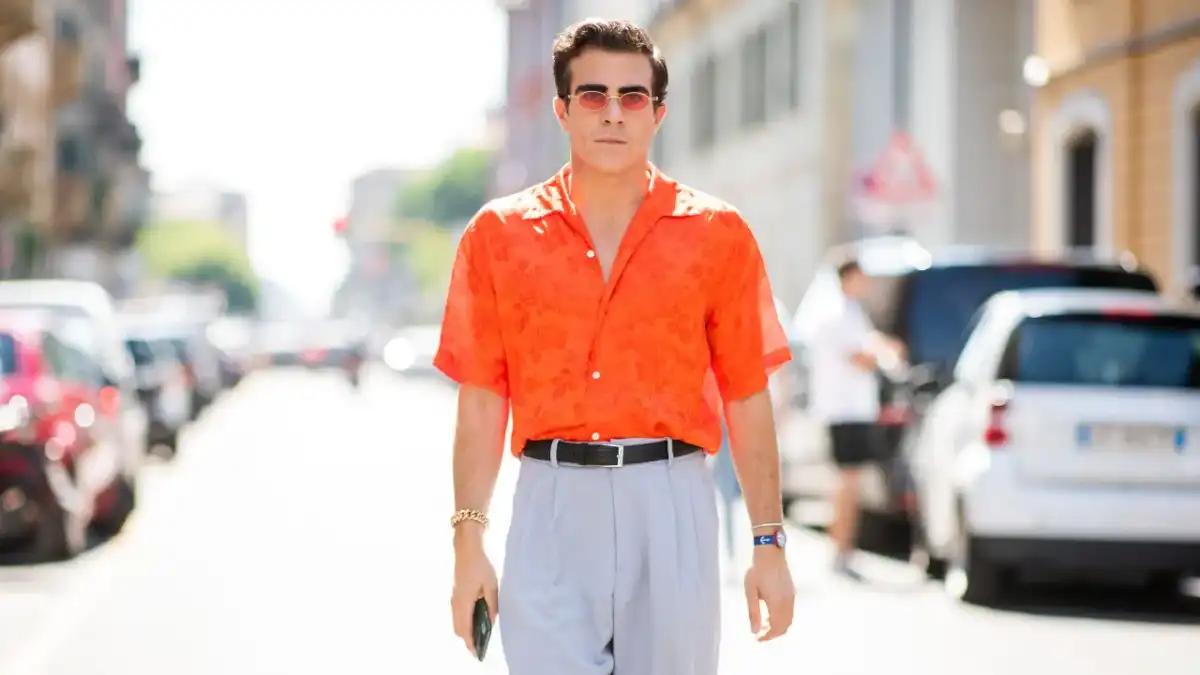 French tuck, el truco que ordena camisas, camisetas y vaqueros