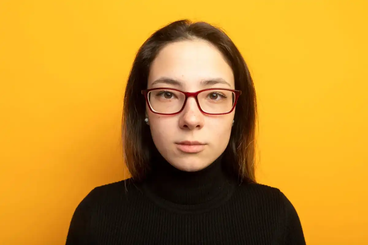 Las mejores gafas para cara alargada y estrecha