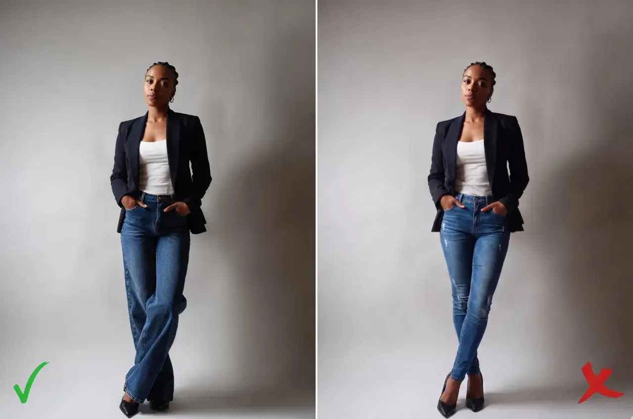 Mujer con cuerpo de pera, con blazer y jeans. Izquierda: pantalón ancho, cruzado de piernas, visto bueno. Derecha: pitillo, cruzado de piernas, visto malo.
