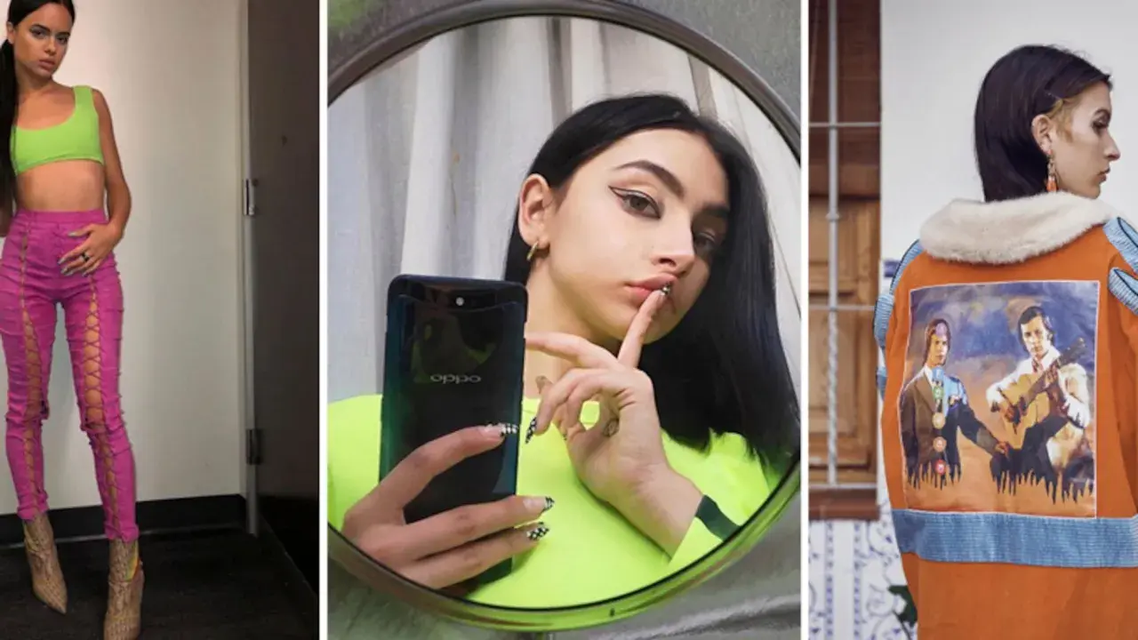 Choni con estilo: look atrevido con top verde y pantalones rosas de cordones, selfie en espejo y chaqueta con estampado artístico.