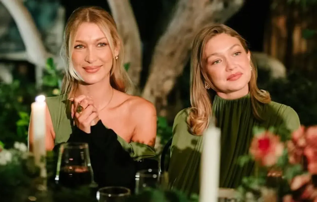 Alana Hadid y Gigi Hadid disfrutan de una cena íntima, con velas y flores, ambas luciendo elegantes vestidos verdes.