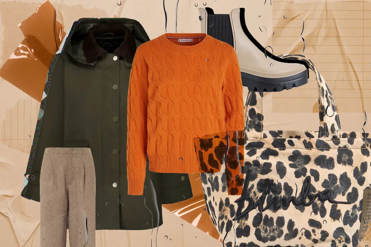 Conjunto de outfit lluvia mujer: parka verde, jersey naranja, pantalones beige, botas y bolso estampado leopardo.