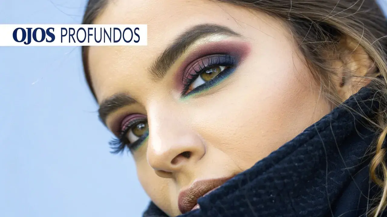 Ojos profundos con maquillaje vibrante, sombras moradas, azules y verdes que realzan la mirada, ideal para la colorimetría invierno profundo.